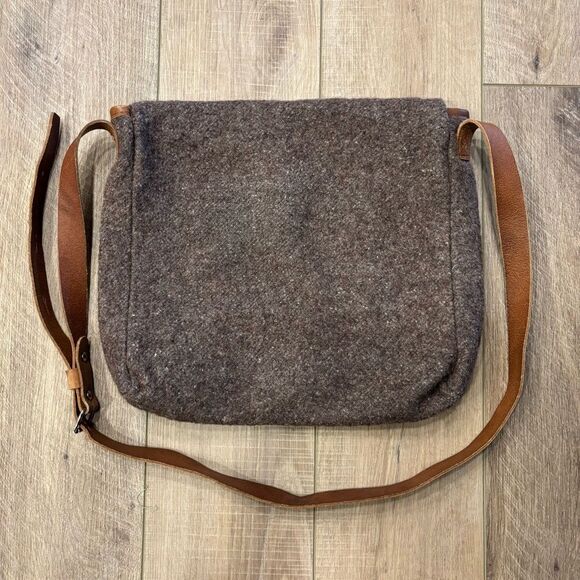 Karlen Swiss Wool Messenger Bag - Picture 3 of 9